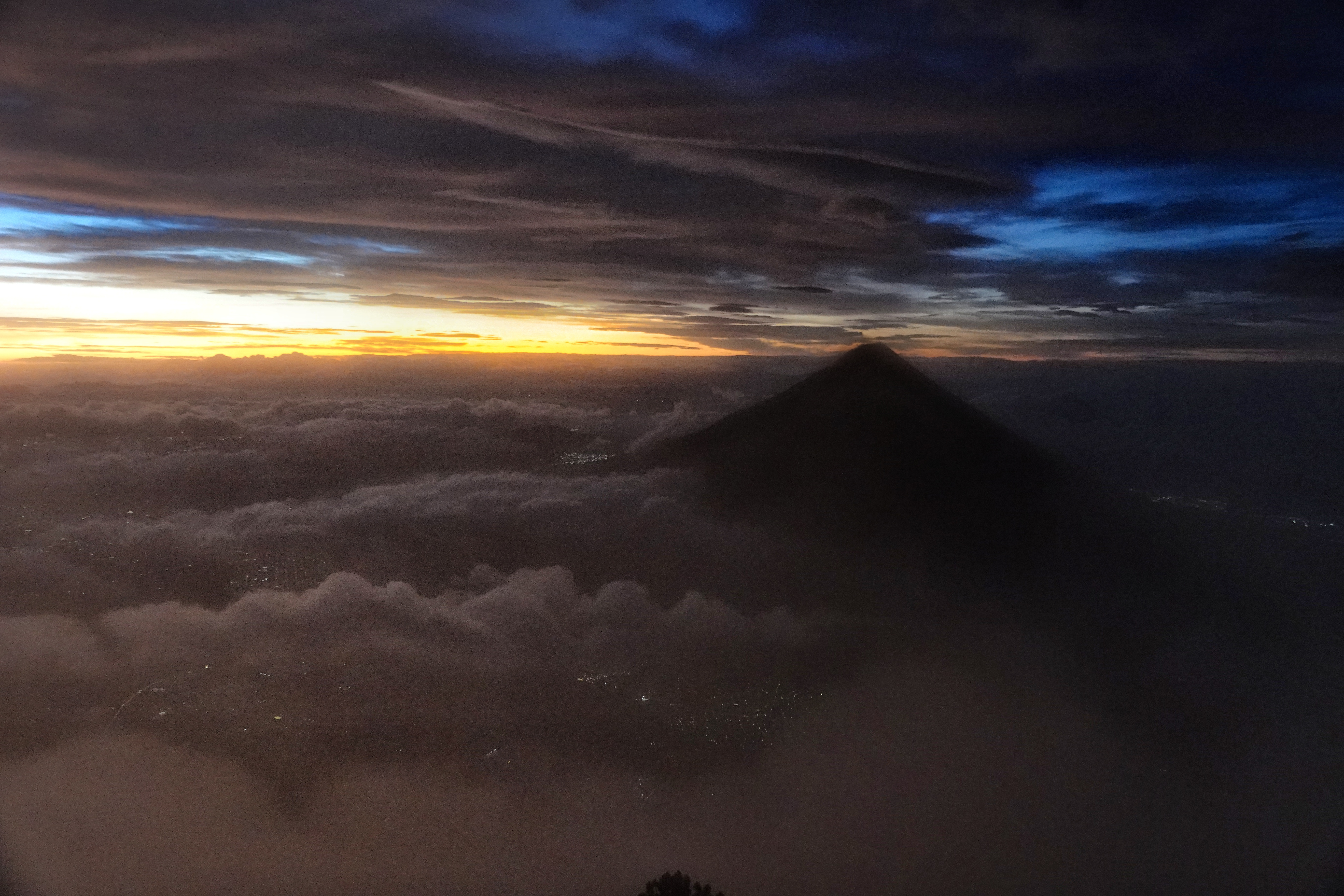 Lever de soleil depuis l'Acatenango